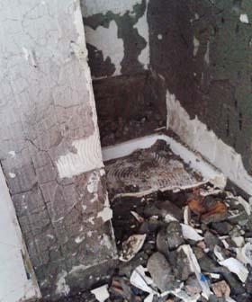 La demolizione del vano doccia con sedile